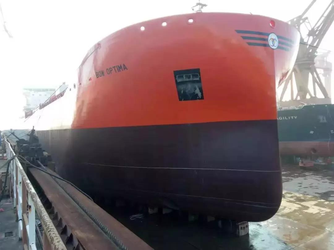 滬東中華:2型船同日進(jìn)塢